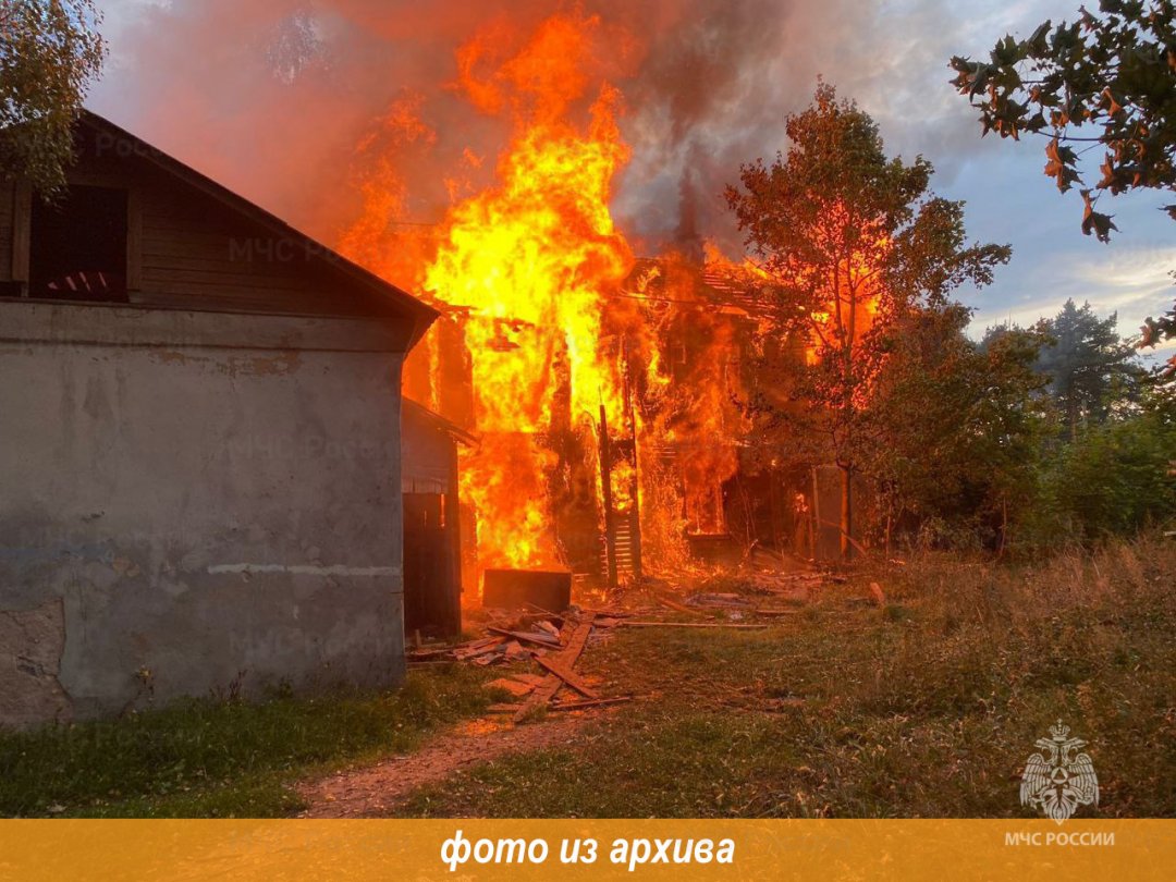 Пожарно-спасательное подразделение Ленинградской области ликвидировало пожар в г. Волхов